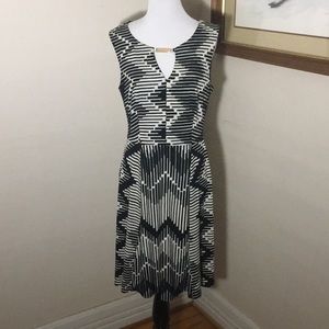 Connected Apparel Black/Off White Sleeveless Dress